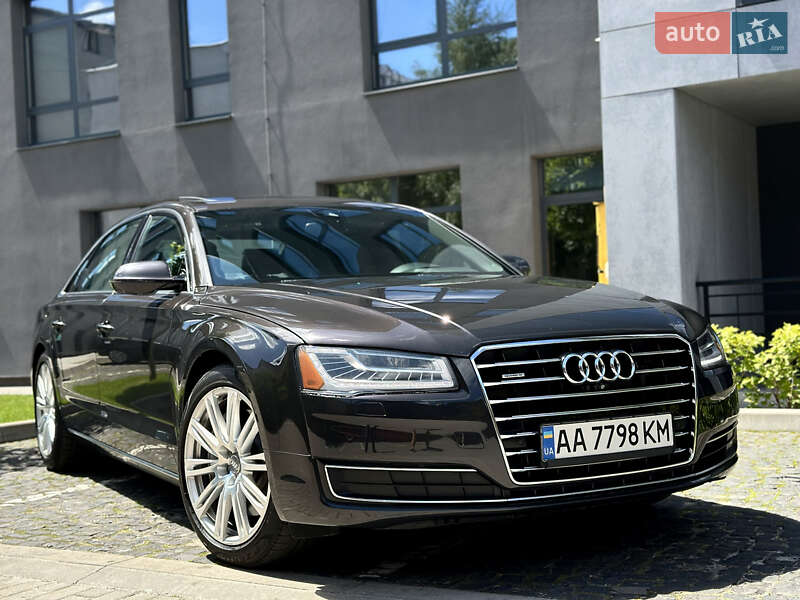 Седан Audi A8 2015 в Львові