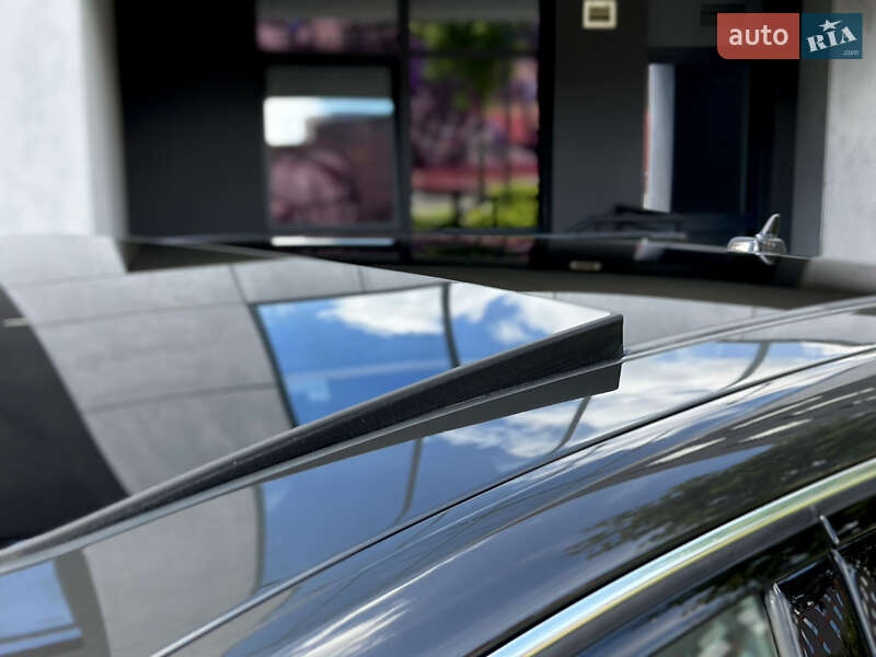 Седан Audi A8 2015 в Львові