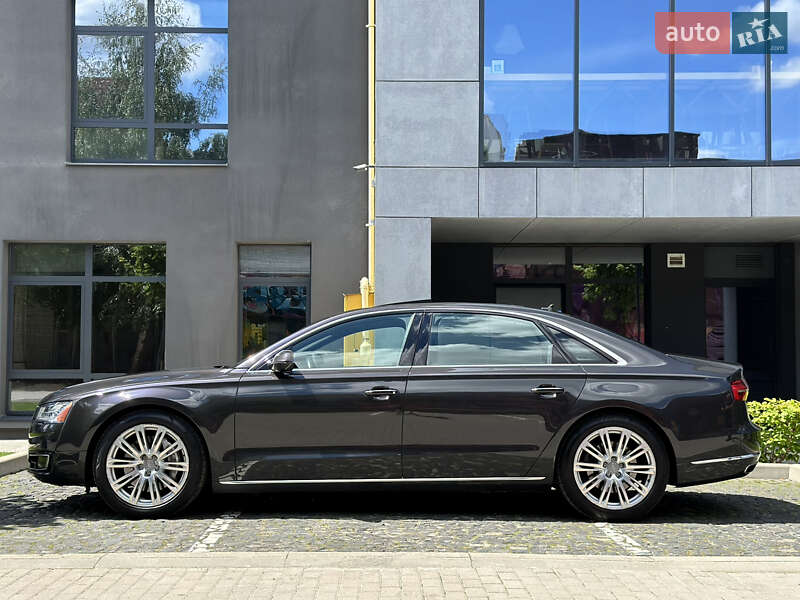 Седан Audi A8 2015 в Львові