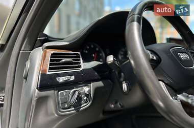 Седан Audi A8 2015 в 