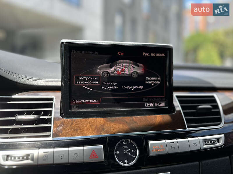 Седан Audi A8 2015 в Львові
