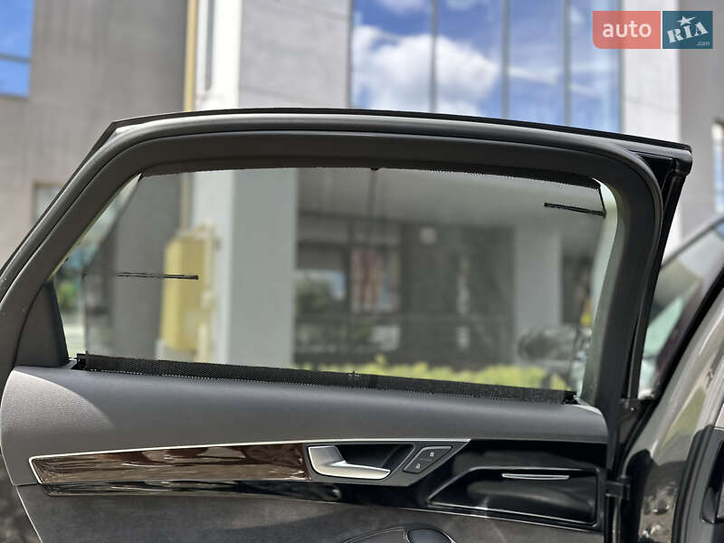 Седан Audi A8 2015 в Львові