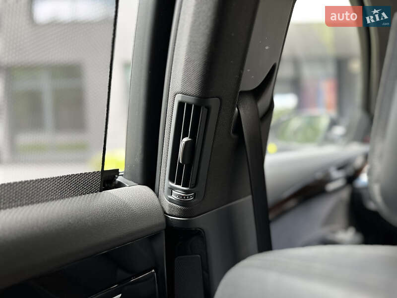 Седан Audi A8 2015 в Львові