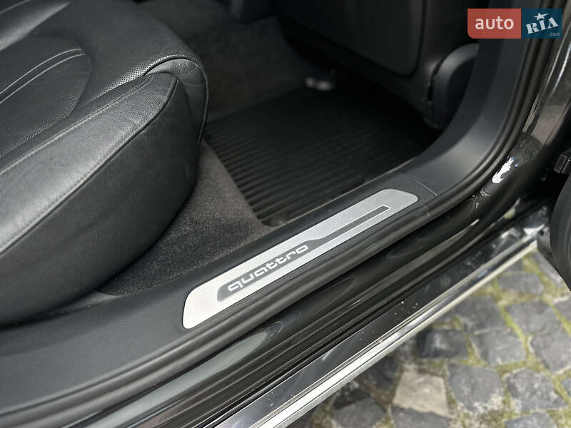 Седан Audi A8 2015 в Львові