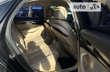 Седан Audi A8 2013 в Мукачевому