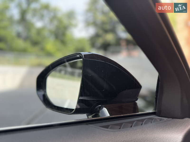 Седан Audi A8 2020 в Львові