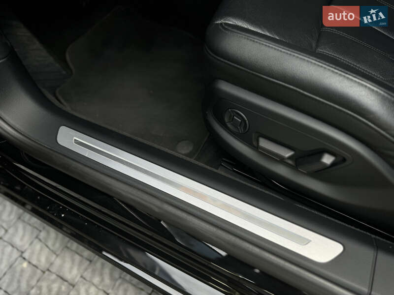 Седан Audi A8 2020 в Львові