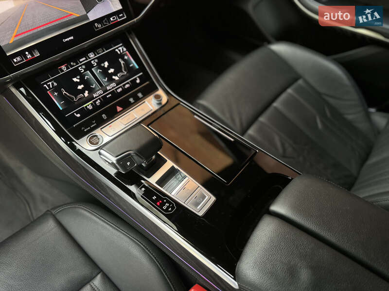 Седан Audi A8 2020 в Львові