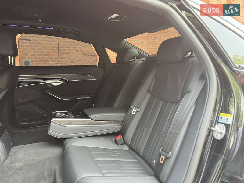 Седан Audi A8 2020 в Львові