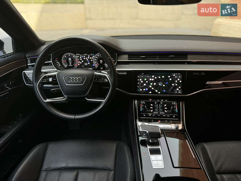 Седан Audi A8 2020 в Львові