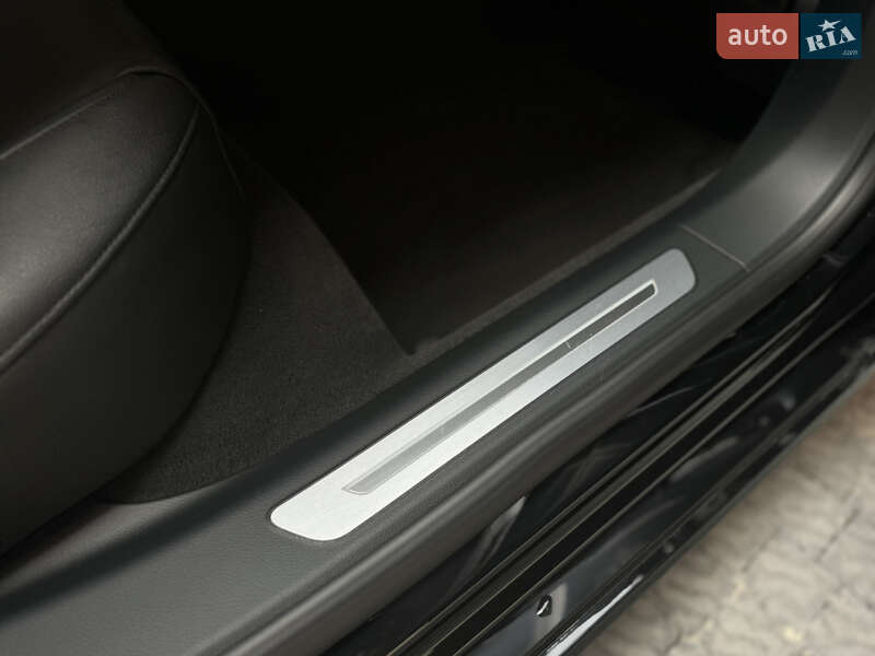 Седан Audi A8 2020 в Львові