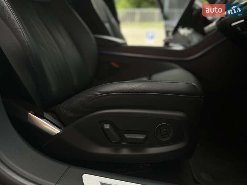 Седан Audi A8 2020 в Львові