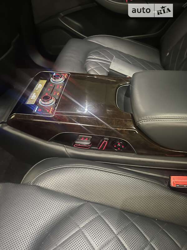 Седан Audi A8 2017 в Львове