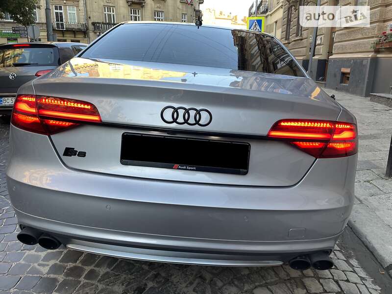 Седан Audi A8 2017 в Львове