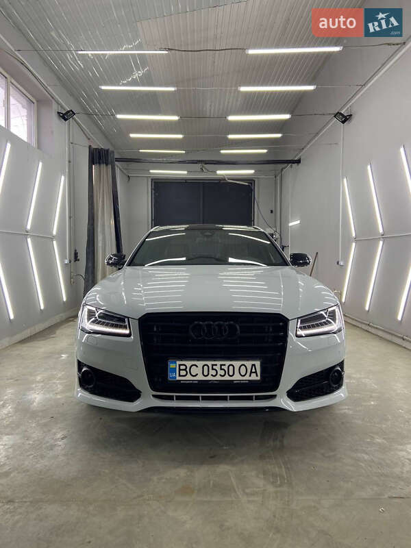Седан Audi A8 2012 в Львове