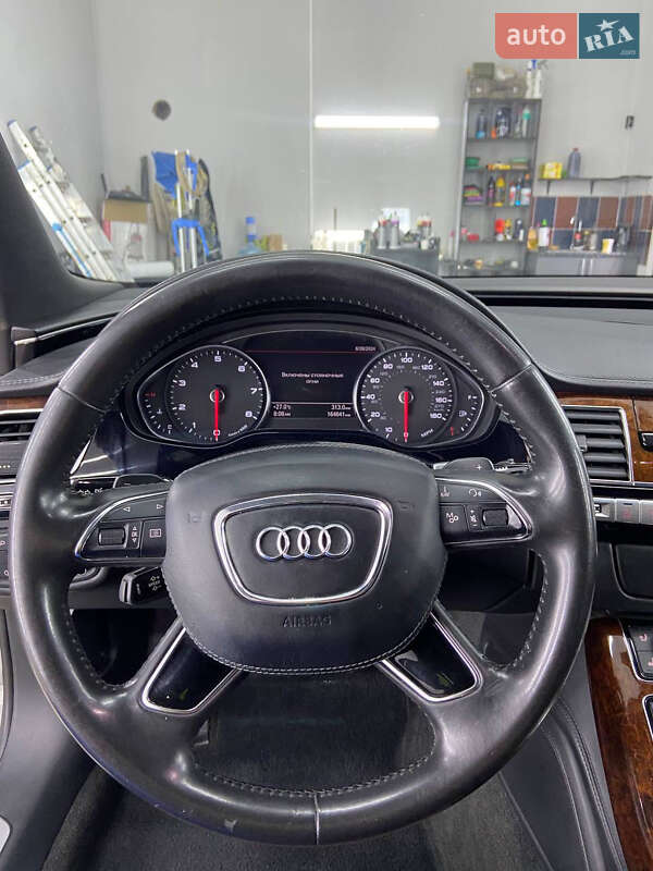 Седан Audi A8 2012 в Львове