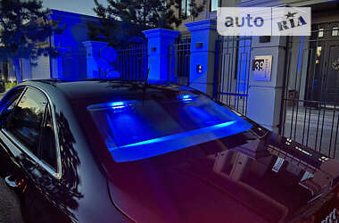 Седан Audi A8 2015 в 