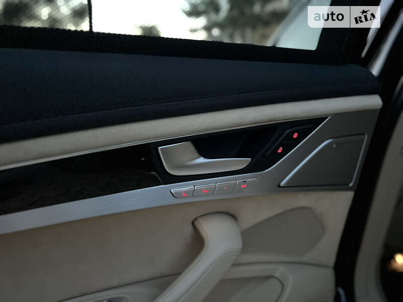 Седан Audi A8 2015 в Одессе