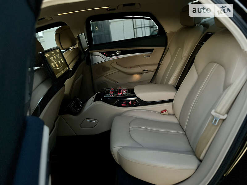 Седан Audi A8 2015 в Одессе
