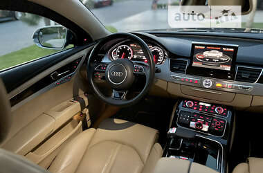 Седан Audi A8 2015 в 