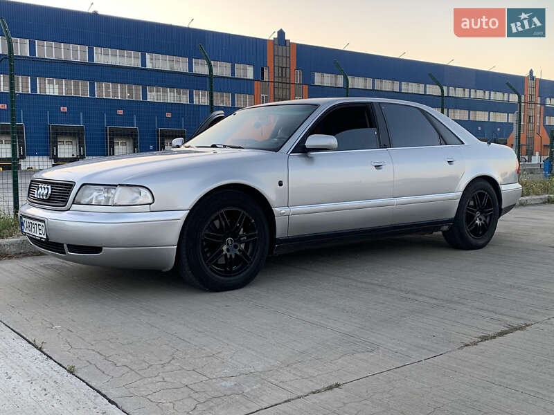 Седан Audi A8 1995 в Броварах