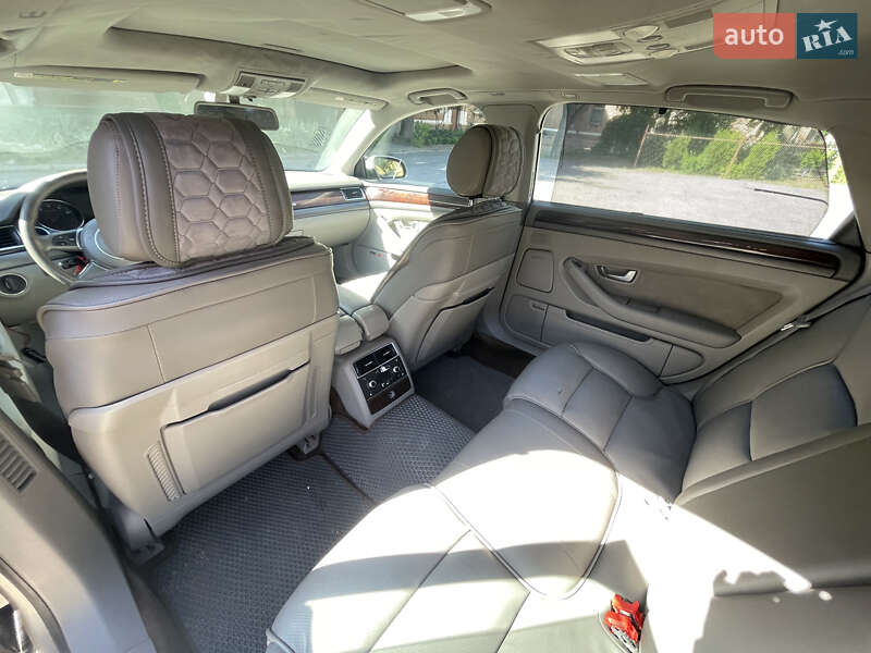 Седан Audi A8 2004 в Нікополі