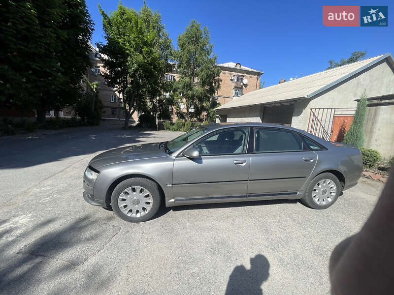 Седан Audi A8 2004 в Нікополі