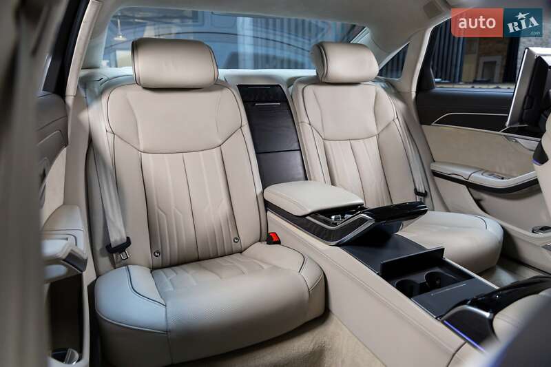Седан Audi A8 2018 в Луцке