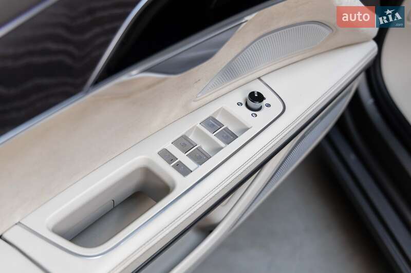 Седан Audi A8 2018 в Луцке