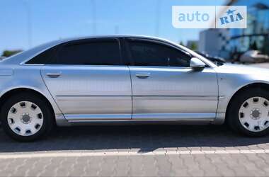 Седан Audi A8 2006 в Южному