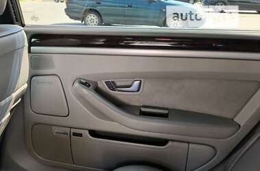 Седан Audi A8 2006 в Южному