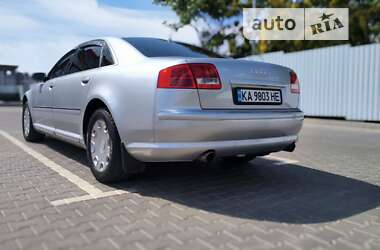 Седан Audi A8 2006 в Южному