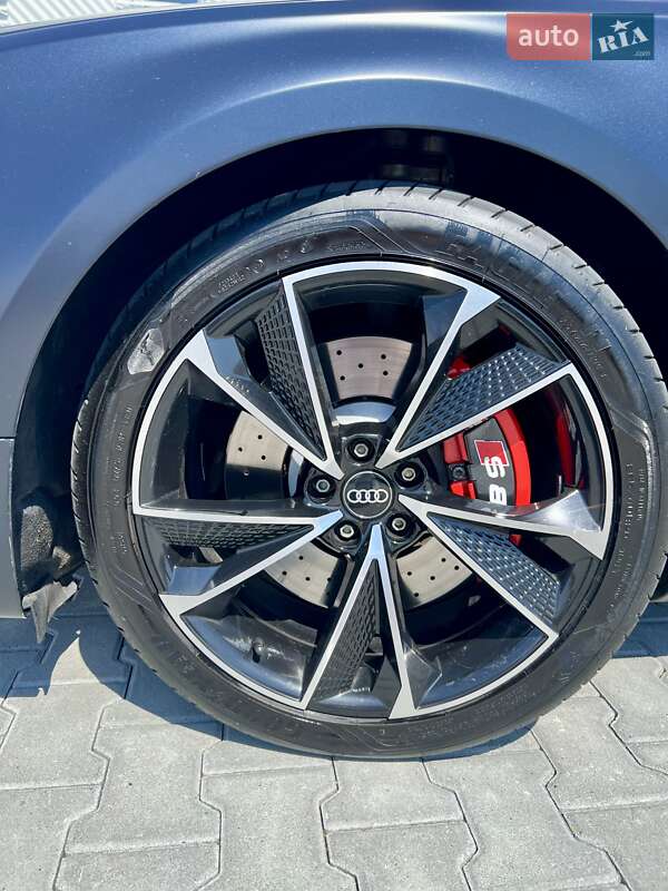 Седан Audi A8 2015 в Львове
