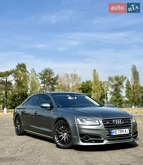 Седан Audi A8 2015 в Каменском