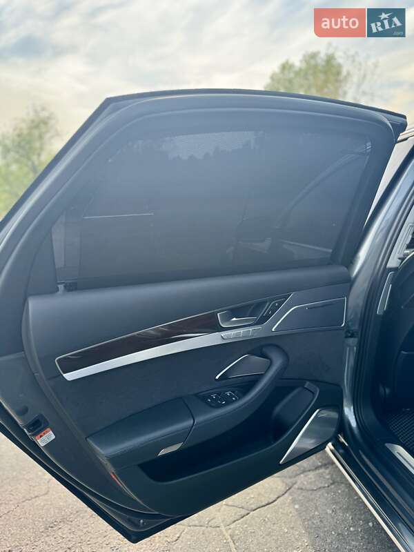 Седан Audi A8 2015 в Каменском