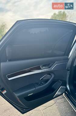Седан Audi A8 2015 в 
