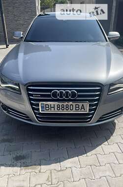 Седан Audi A8 2012 в Килии