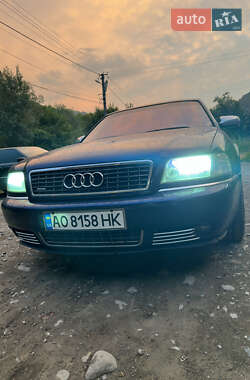 Седан Audi A8 2000 в Рахове