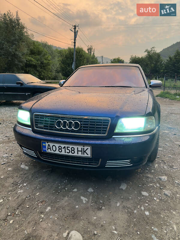 Седан Audi A8 2000 в Рахове
