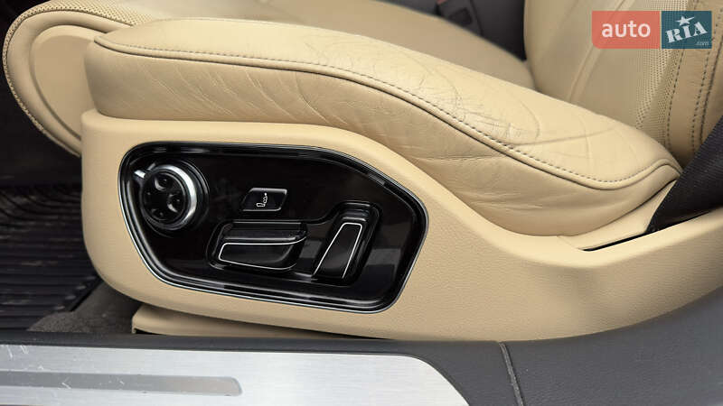 Седан Audi A8 2012 в Полтаві