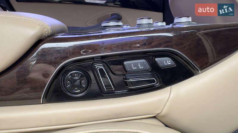 Седан Audi A8 2012 в Полтаві