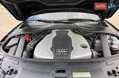 Седан Audi A8 2013 в Одесі