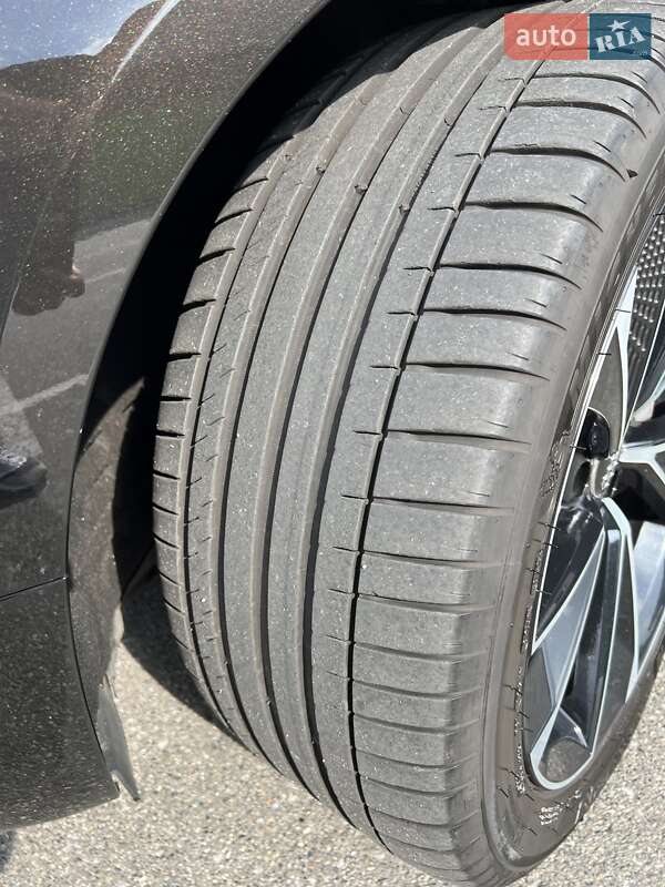 Седан Audi A8 2017 в Киеве