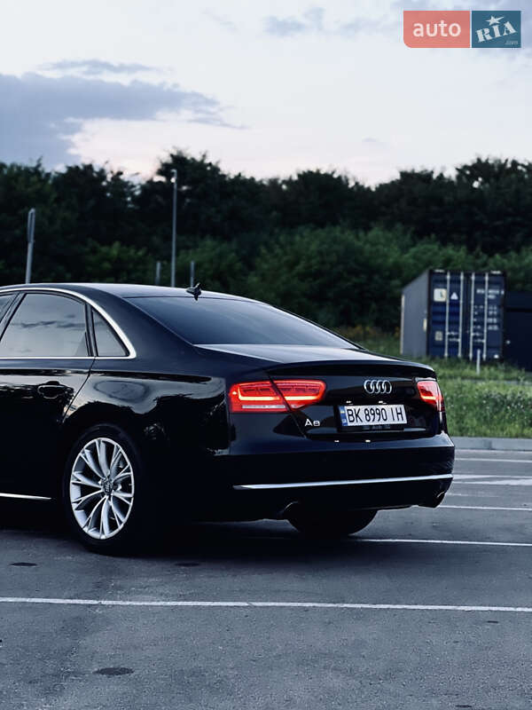 Седан Audi A8 2013 в Ровном