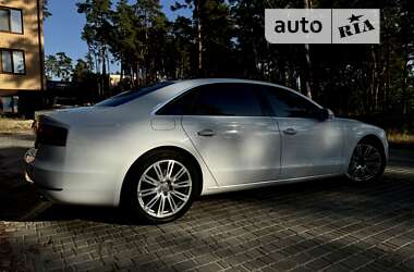 Седан Audi A8 2012 в Нетешине