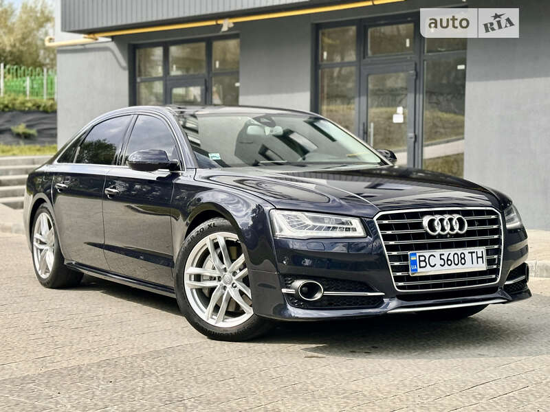 Седан Audi A8 2017 в Львові