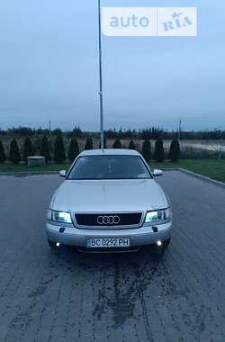 Седан Audi A8 1997 в Городку