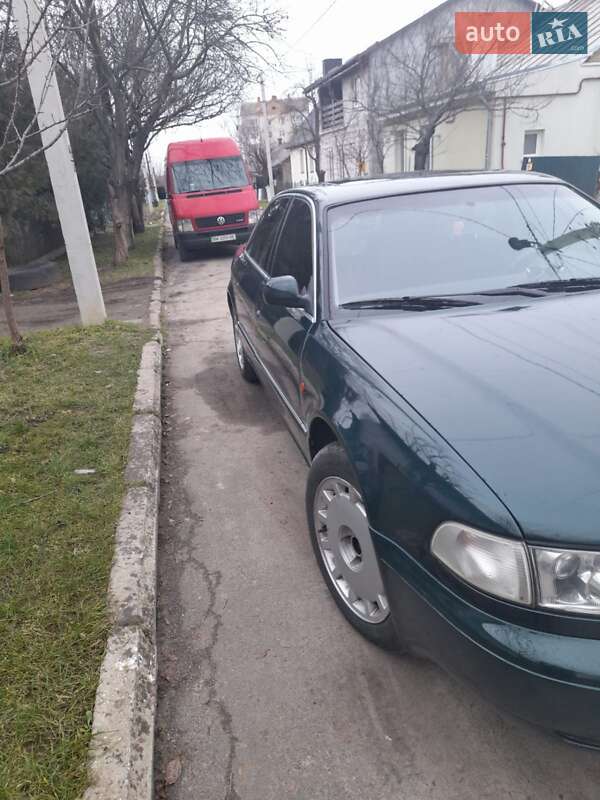 Седан Audi A8 1996 в Здолбунове