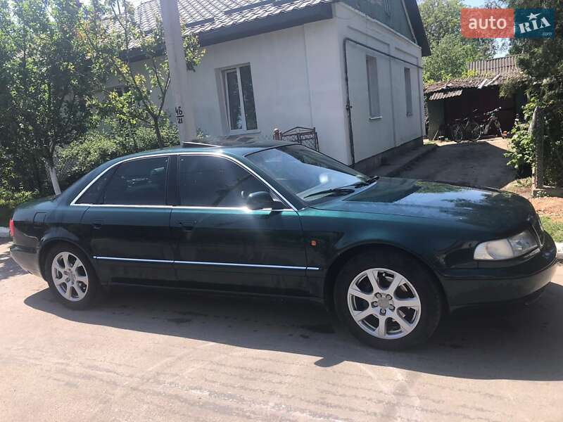 Седан Audi A8 1996 в Здолбунове