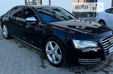 Седан Audi A8 2013 в Гатном